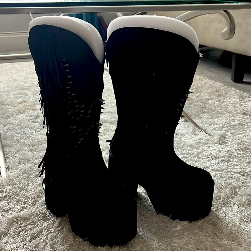Bad B Fringe Boots size 6. Cowboy boots.